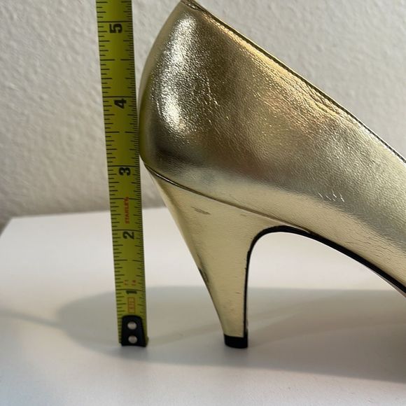 SALVATORE FERRAGAMO GOLD PUMPS VINTAGE - Picture 13 of 15